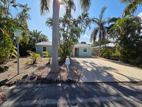 Building Photo - 1008 Macy St