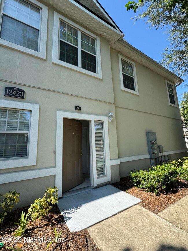 Foto del edificio - 12423 Forest Lake Cir W