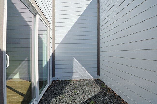 Foto del edificio - 2214 Holly Knoll St