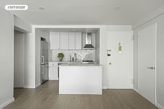 Building Photo - 408 W 57th St