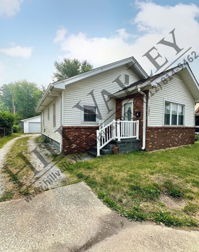 Primary Photo - Two Bedroom Home - East Side Location