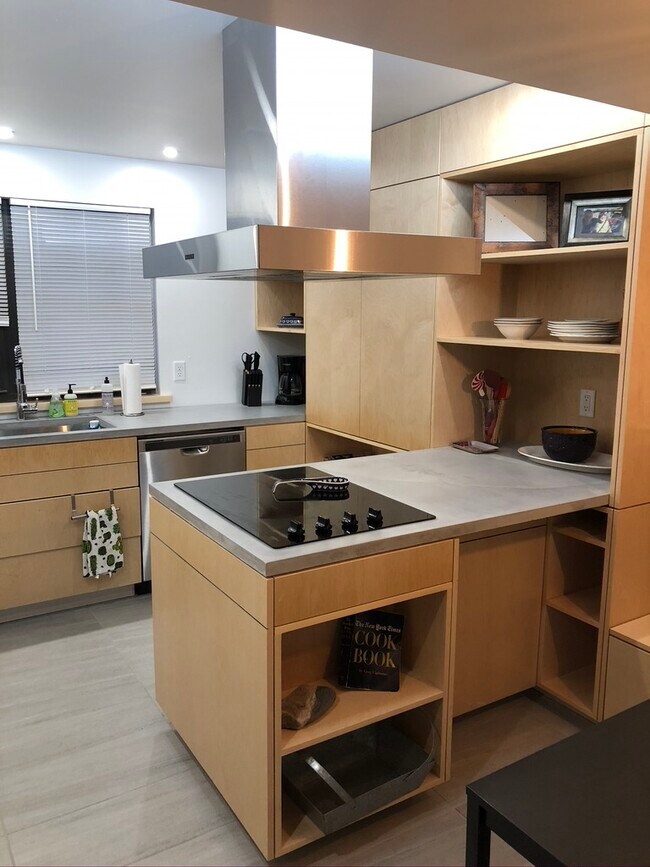 Foto del edificio - 711 N Juliette Ave