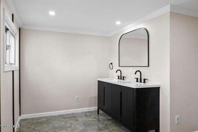 Foto del edificio - 789 Troy-Schenectady Rd