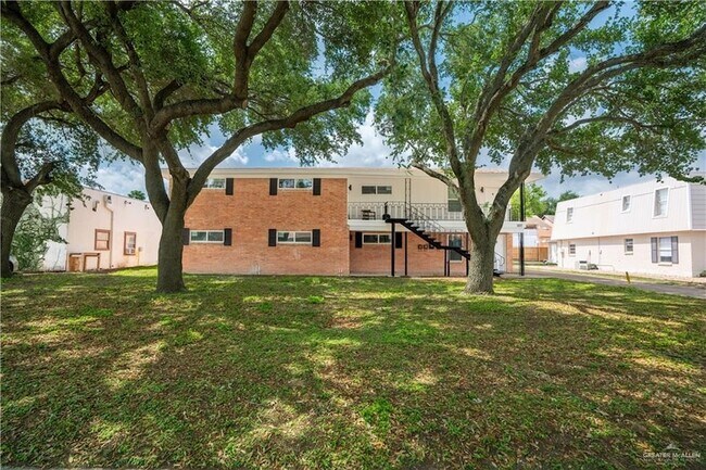 Foto del edificio - 1107 Shasta Ave W