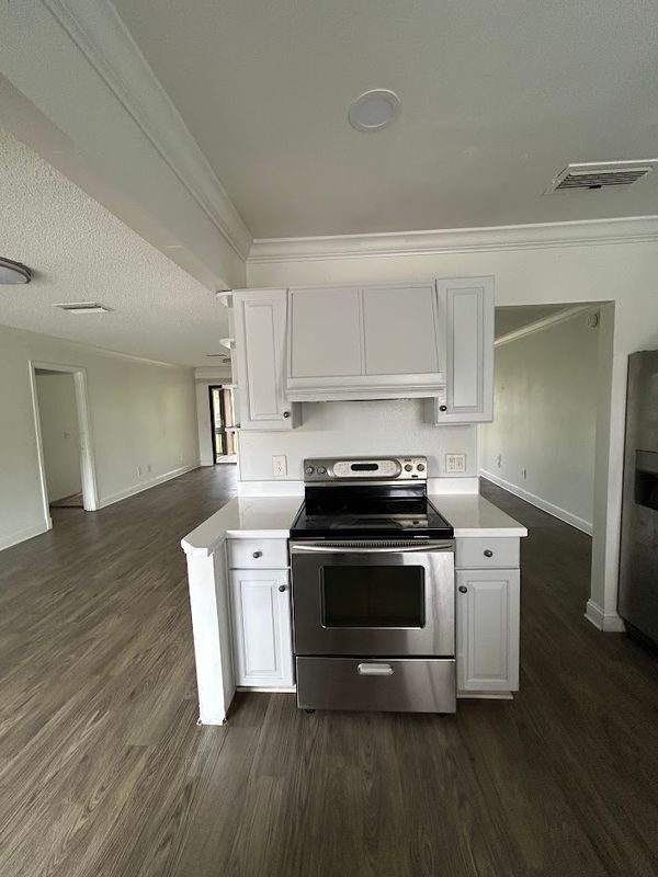 Building Photo - 7616 Las Palmas Way