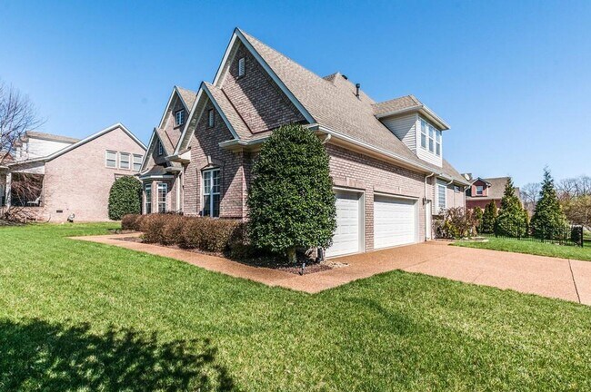 Building Photo - 4 Bed, 3.5 Bath Home w/  3 Car Garage in Williamson Co