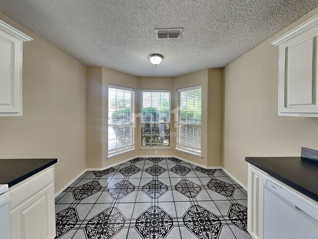 Foto del edificio - 8432 Odell St