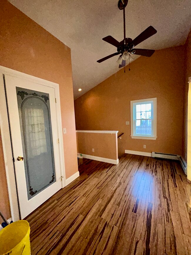 Building Photo - 132 Pitman St