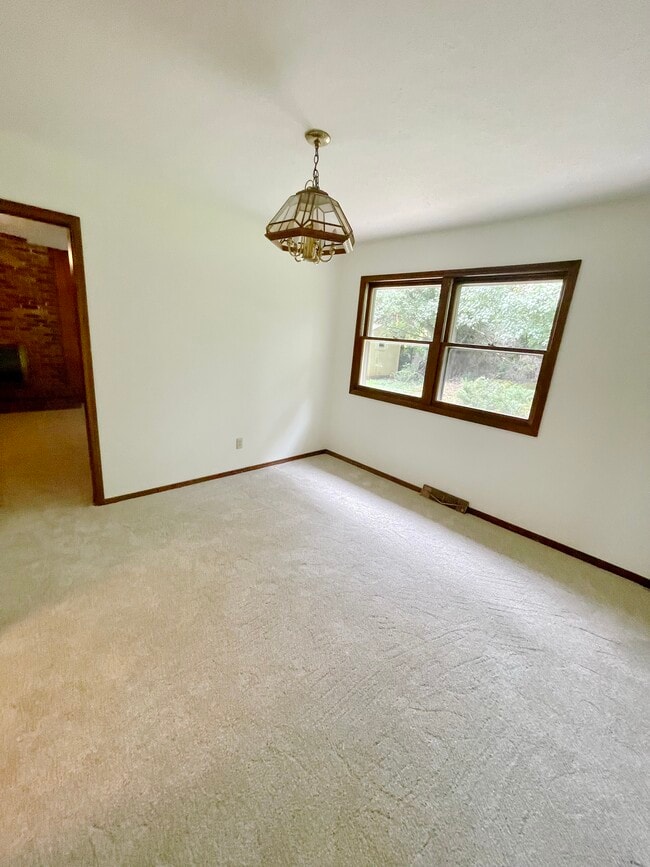 Building Photo - 721 E Wellington Ct