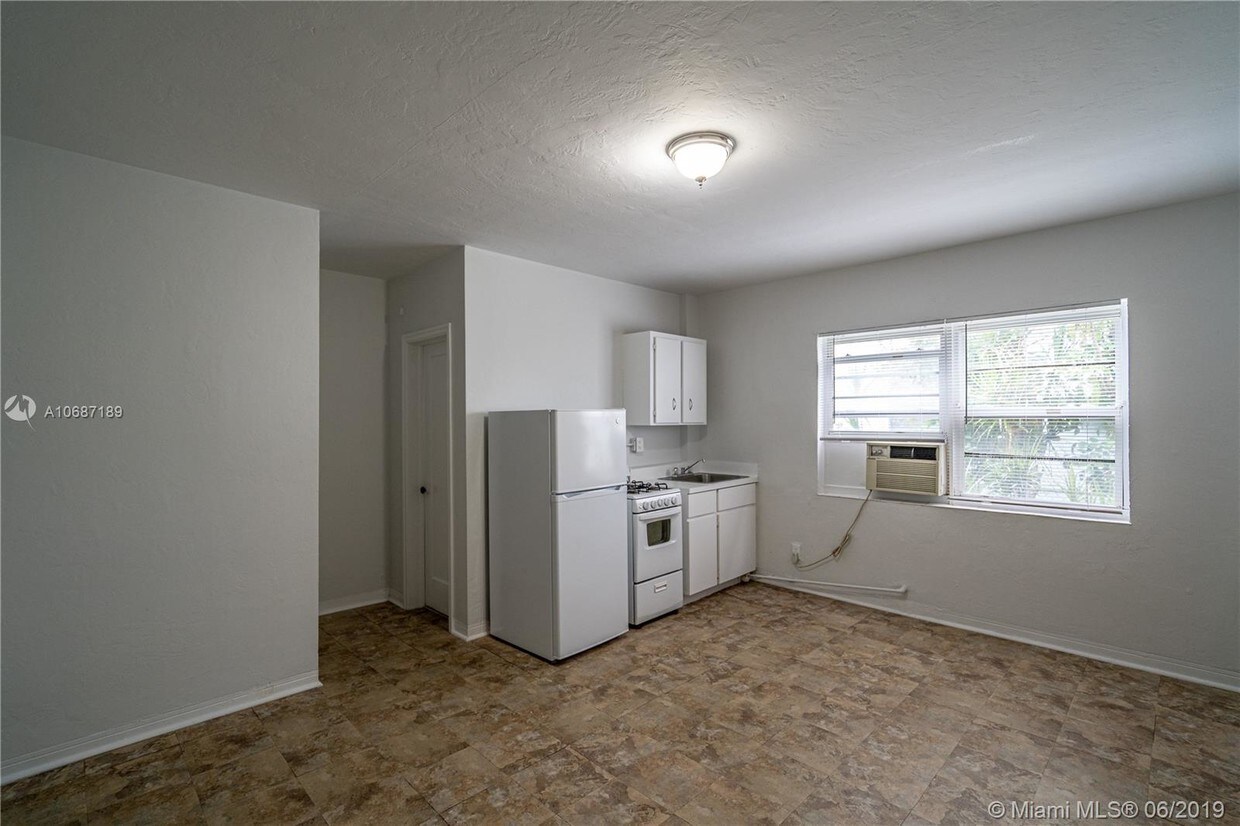 Primary Photo - 7125 Carlyle Ave