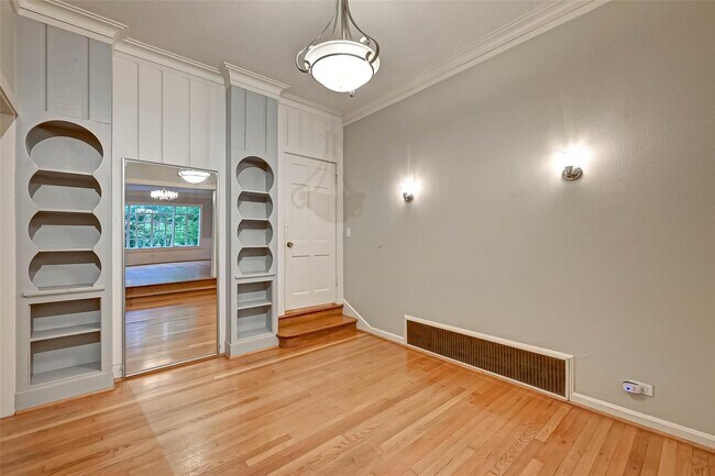 Foto del edificio - 4628 Roseneath Dr