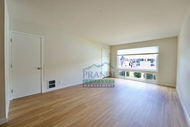 Foto del edificio - 1032 Los Gamos Rd