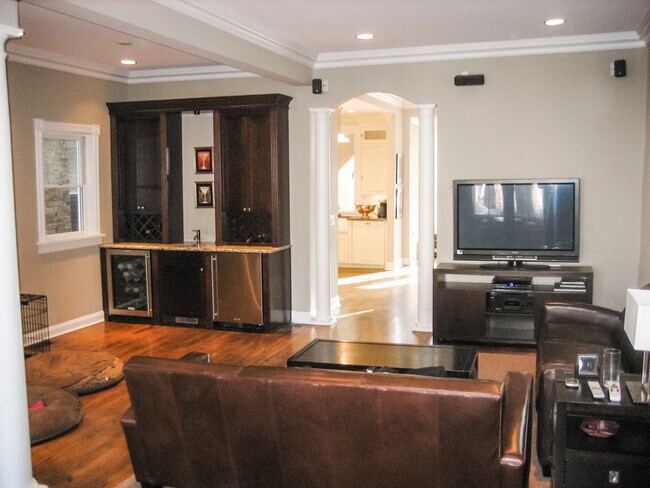 Foto del edificio - 3319 N Southport Ave