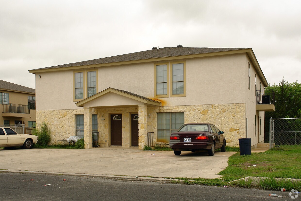 Primary Photo - 7551 Windsor Oaks