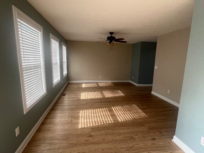 Foto del edificio - 12411 Sheppard Way