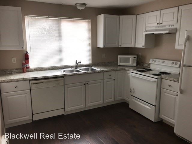Foto principal - 2302 I St NE