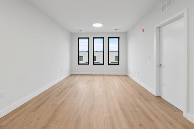 Building Photo - 407 Highland Ave