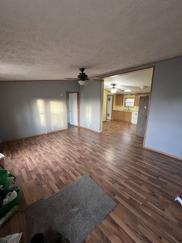 Foto principal - 3 Bed, 2 Bath Single Family home - Pierz -...