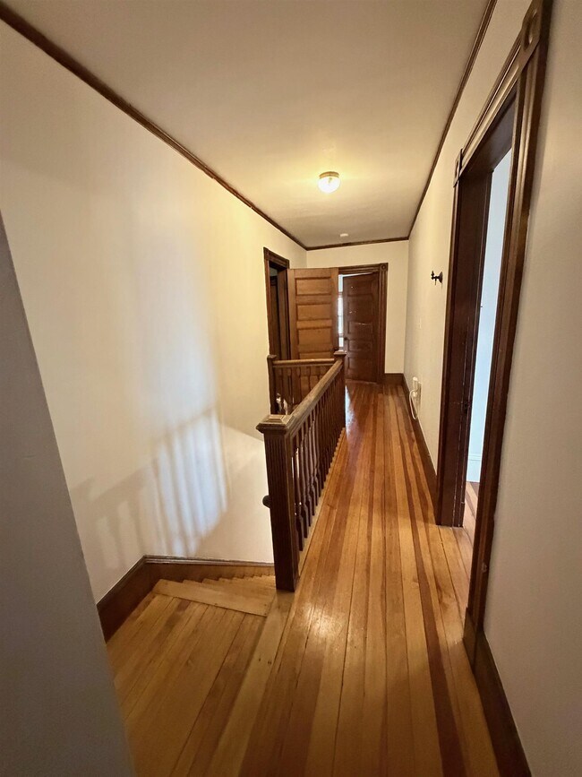 Building Photo - 16 Linden Ave