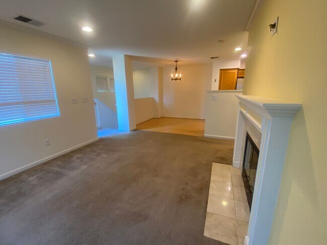 Building Photo - Livermore Condo 2bed/2bath Close to Costco...