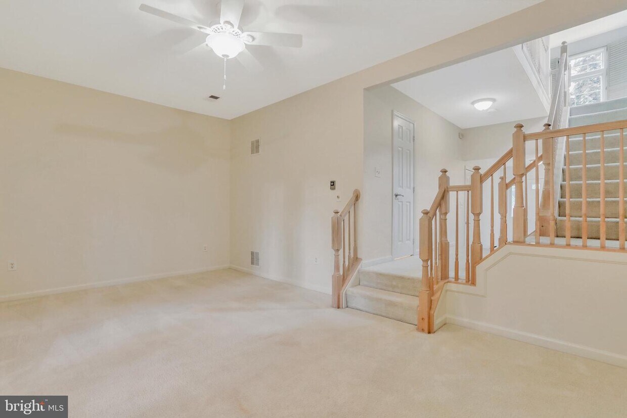 Primary Photo - 1367 Lindsay Ln