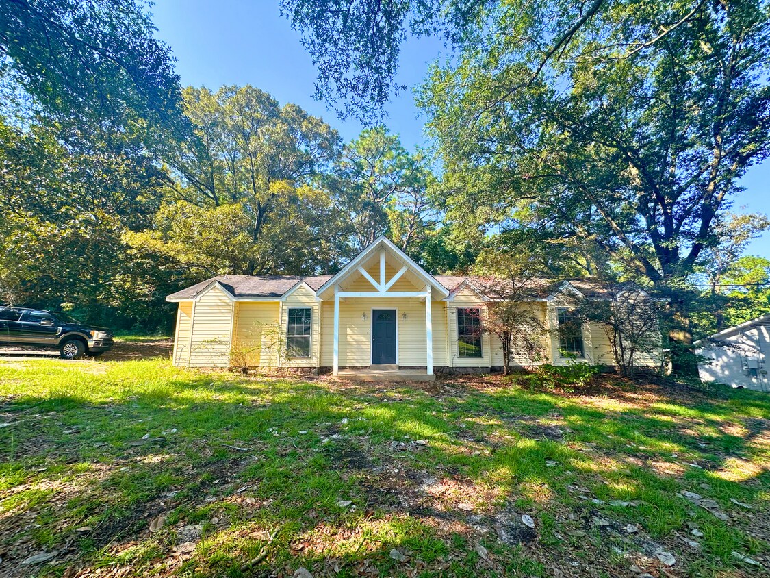 Foto principal - 3650 Creek Dr