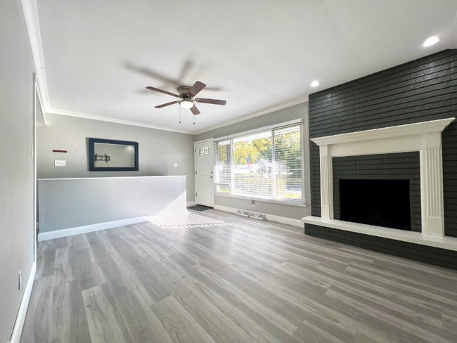 Building Photo - 210 E Madison St