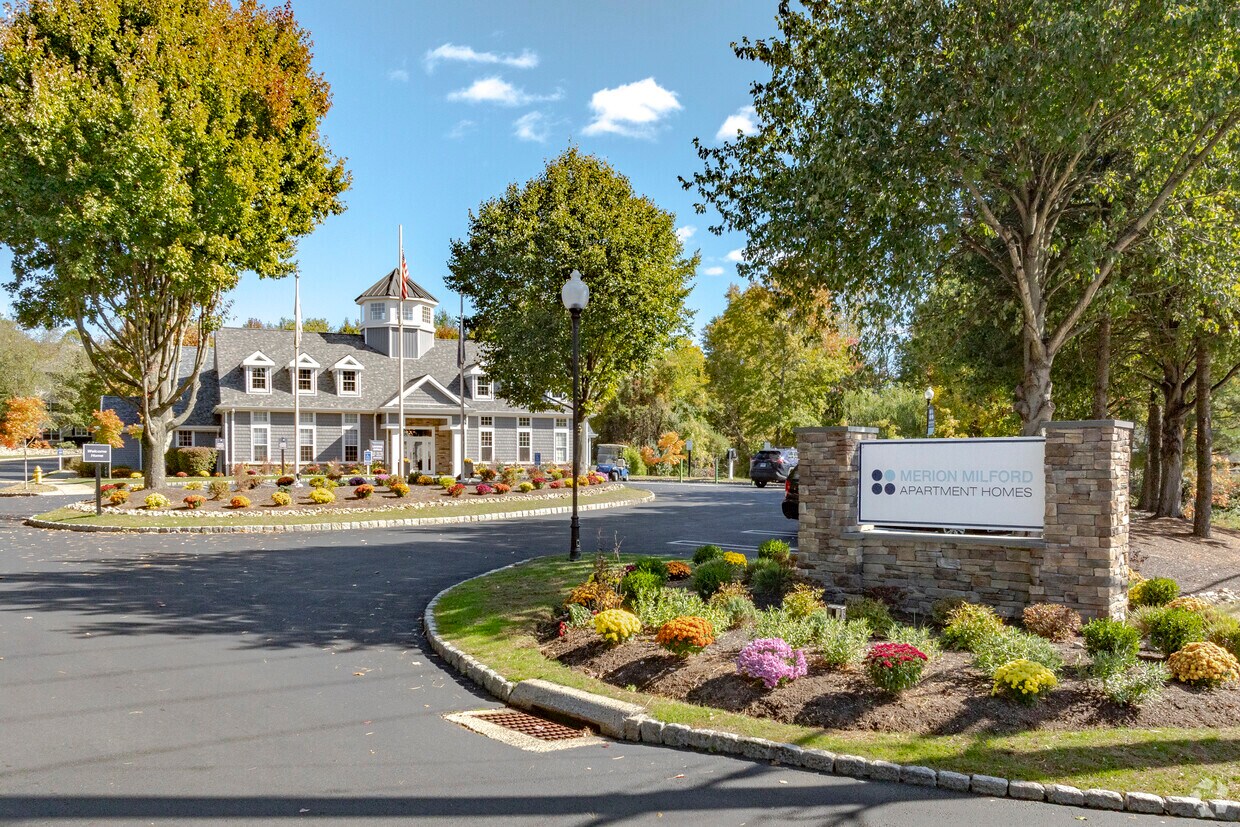 Foto principal - Merion Milford Apartment Homes