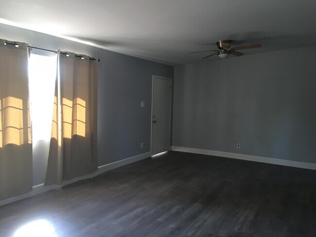 Foto del edificio - 2150 W Missouri Ave