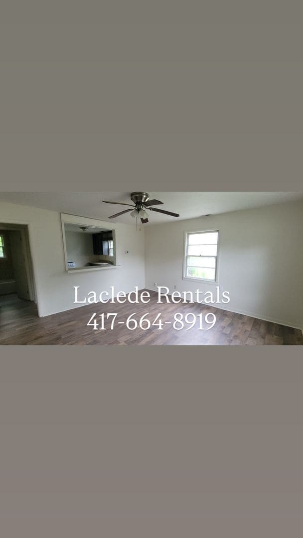 Building Photo - 2 bed 1 bath duplex
