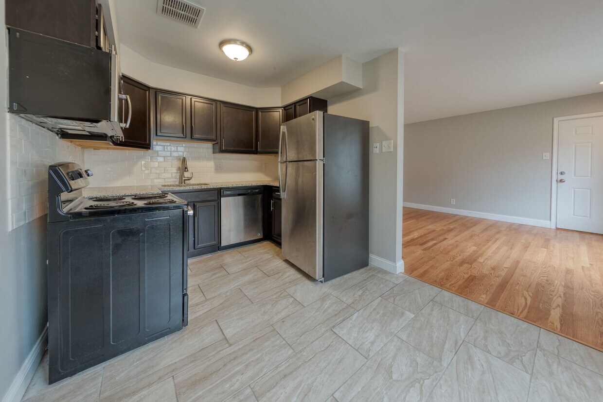 933 Brookside Ave Unit 933D, ster Groves, MO 63119 Room for Rent