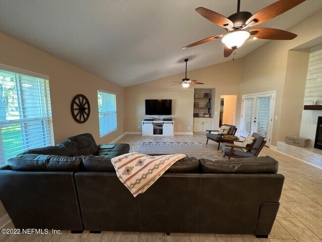 Building Photo - 152 Water Oak Dr