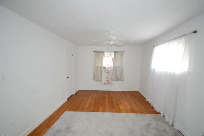 Foto del edificio - 407 Old Shay Ln