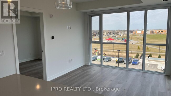 Photo du bâtiment - 760-760 Whitlock Ave