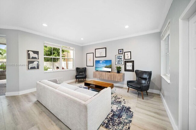 Foto del edificio - 721 Tanglewood Cir