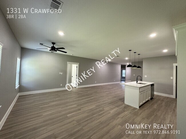 Building Photo - 1331 W Crawford-