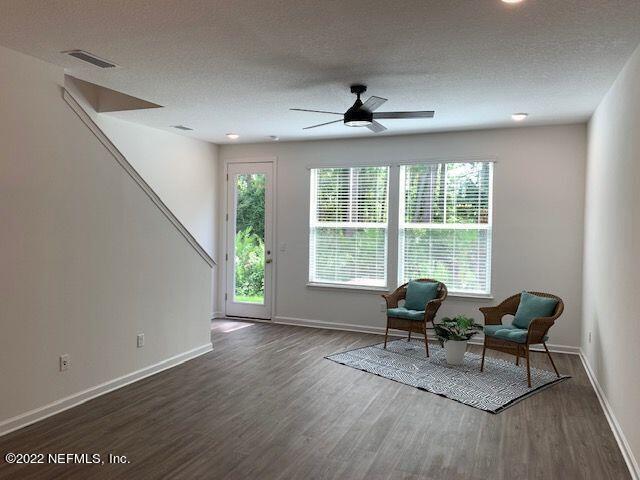 Foto del edificio - 54 Ridge Lake Rd