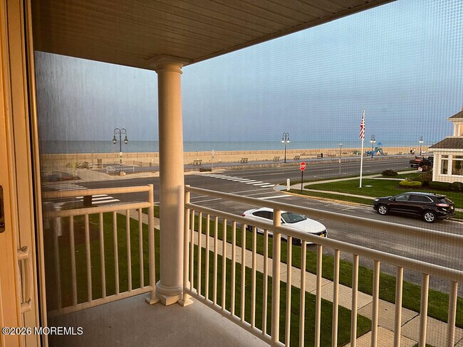 Foto del edificio - 205 Ocean Ave N