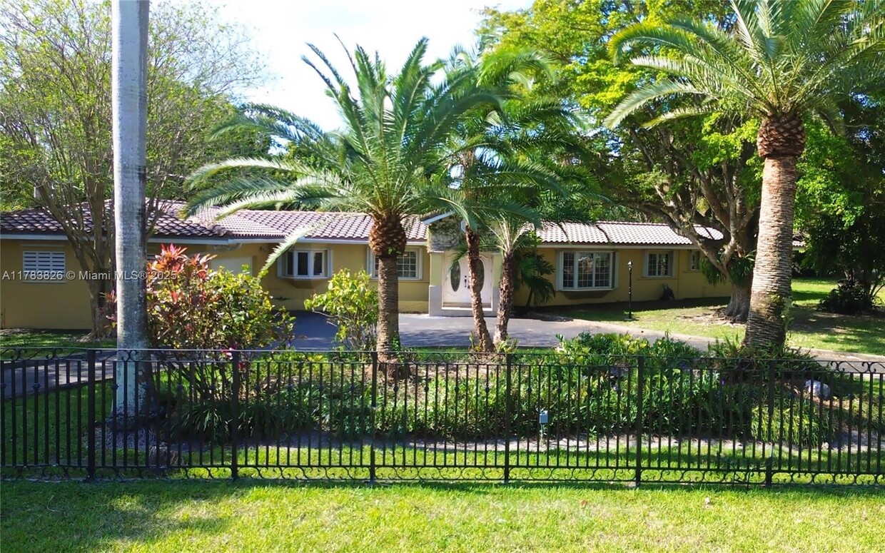 Primary Photo - 6282 SW 133rd St