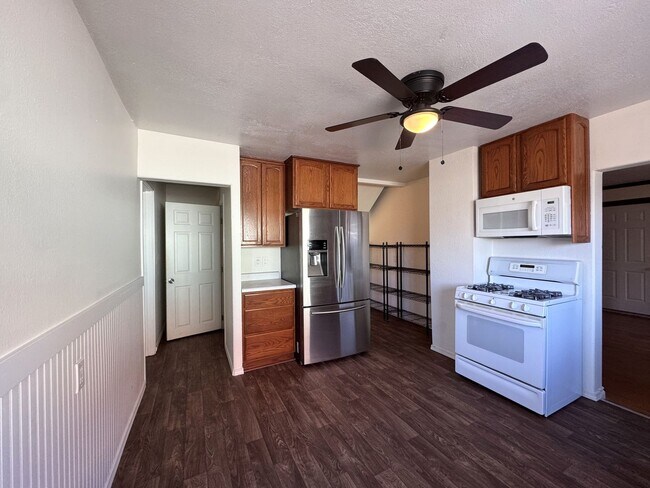 Building Photo - North End 2 full bedrooms plus bonus rooms / den / office space