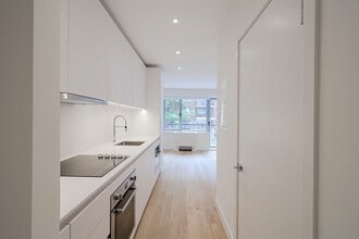Building Photo - 3468 Rue Drummond