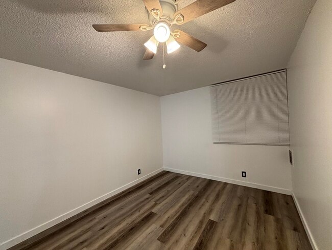 Building Photo - 2701 Riverside Dr