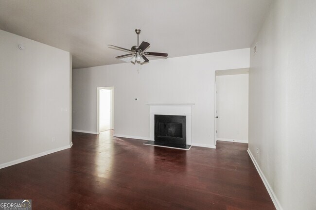 Building Photo - 160 Lakeside Point