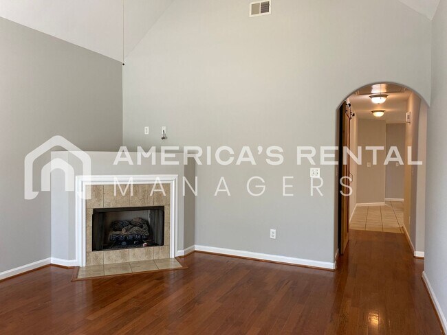 Foto del edificio - DEPOSIT PENDING!!! Townhome for Rent in Be...