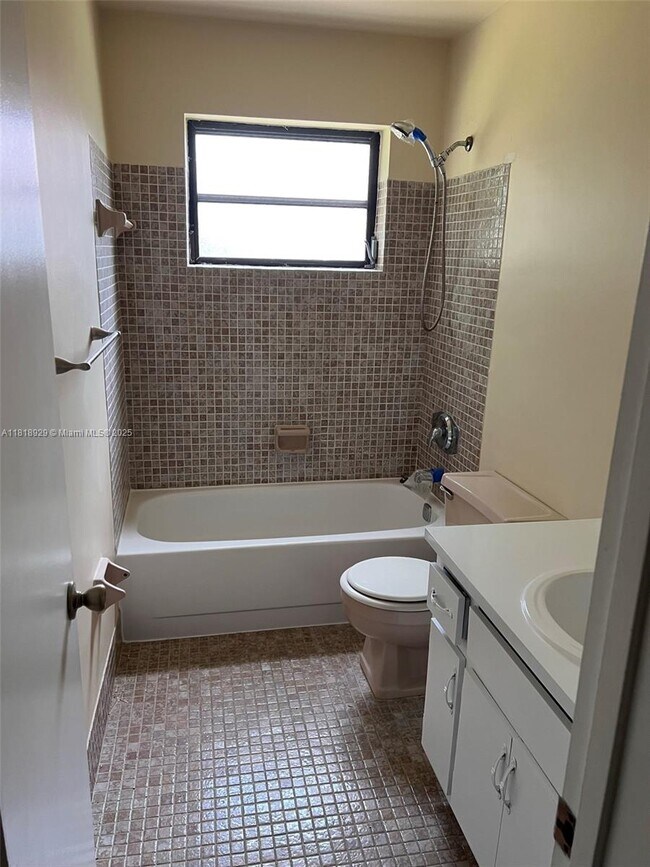 Foto del edificio - 1376 NW 93rd Terrace