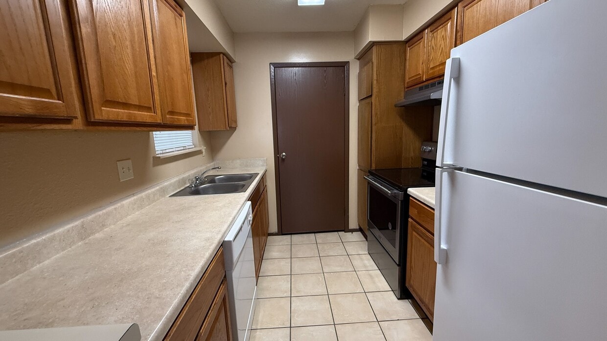 Building Photo - 13480 S Thorntree Dr