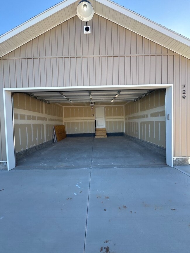 Building Photo - 729 W 350 N