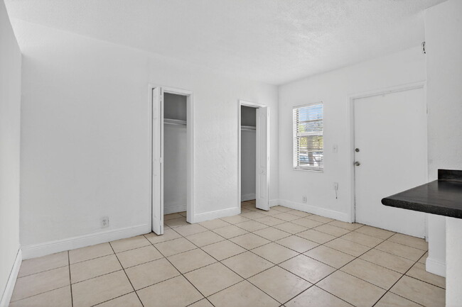 Photo - Bright & Modern 1-Bedroom Apartment in Prime Oakland Park Location