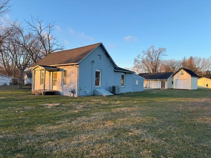 Primary Photo - 2 Bedroom House in Clinton, IN