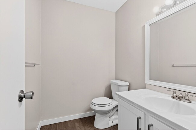 Building Photo - 5926 Walnut Cir Dr